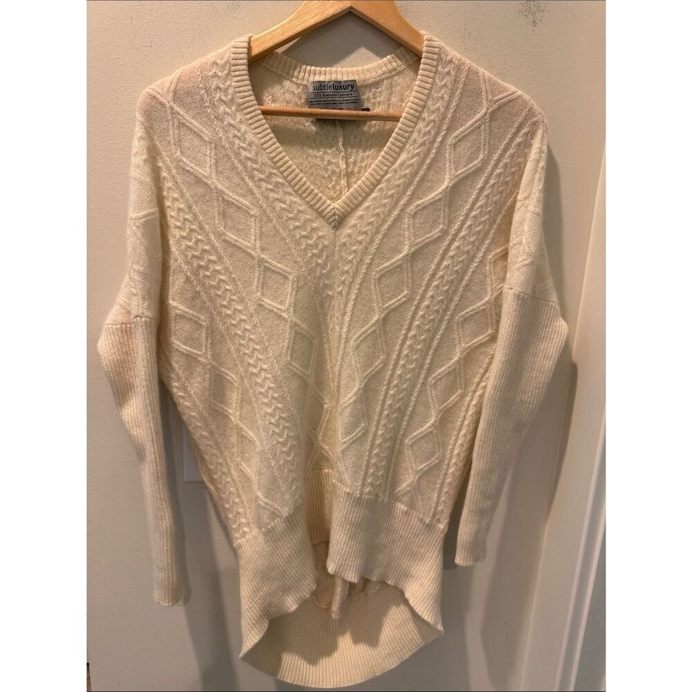 Subtle luxury Cream cashmere V-neck cable knit ribbed size S/M